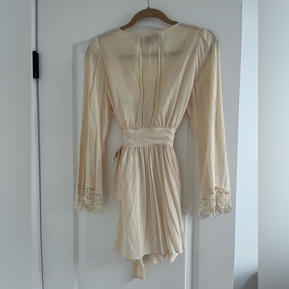 Stone cold fox silk cream robe - Picture 4 of 4